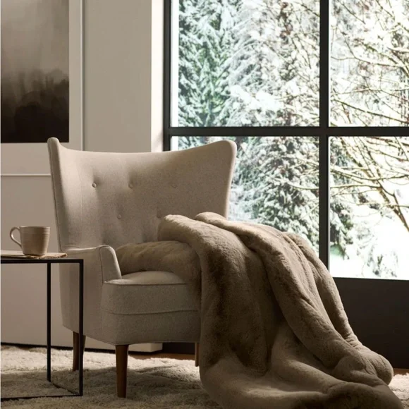 NEW Cozy Earth Walnut Faux Fur Throw Blanket - Picture 1 of 5